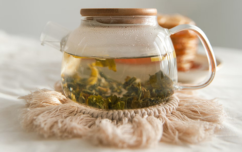 Tetera con té
